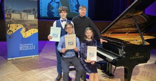 Noored pianistid rahvusvahelisel konkursil esikolmikus
