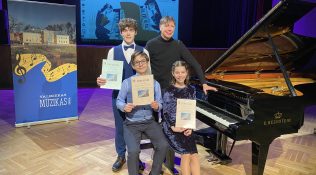 Noored pianistid rahvusvahelisel konkursil esikolmikus